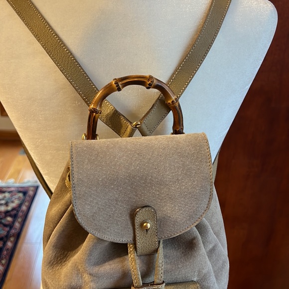 Gucci bamboo handle suede backpack - Picture 3 of 11